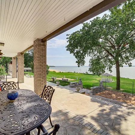 Lakefront Eufaula Escape With Dock And Private Beach!